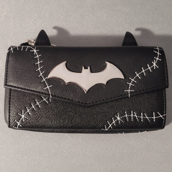Batman trifold wallet/clutch with zip. - Picture 3 of 15
